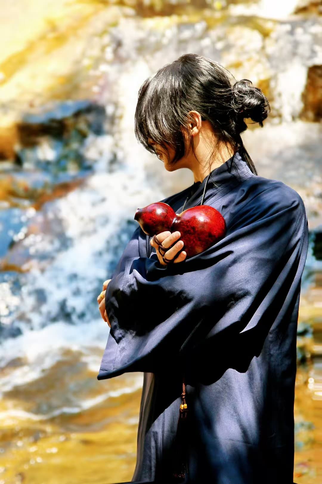 FIVEFOLD master advisor in traditional black clothing